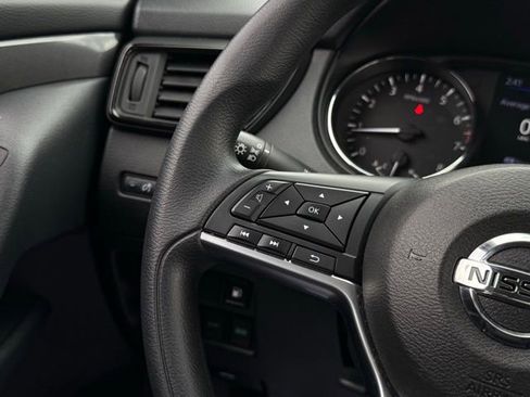 Used 2019 Nissan Rogue S image 9