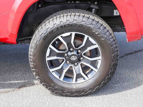 Used 2020 Toyota Tacoma TRD Sport w/ Technology Package RWD image 8
