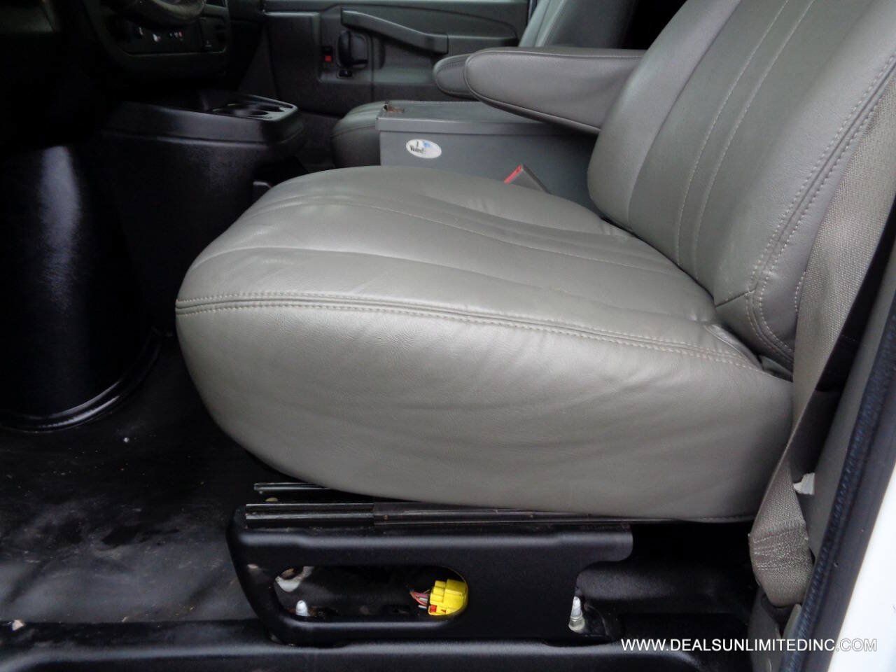 Used 2019 Chevrolet Express 2500 w/ Driver Convenience Package RWD image 8