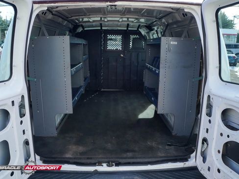 Used 2009 Ford E-150 and Econoline 150 Van 3D image 32