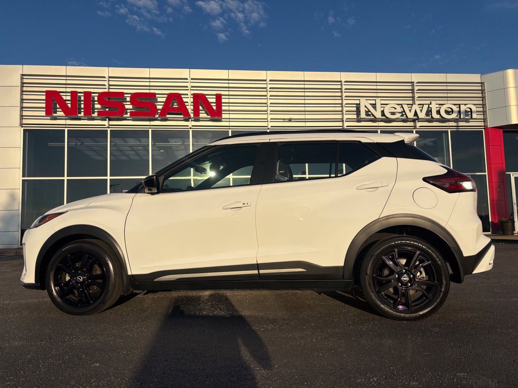 Used 2023 Nissan Kicks SR w/ SR Premium Package FWD image 6