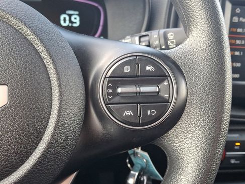 Used 2023 Kia Soul LX w/ LX Technology Package image 21