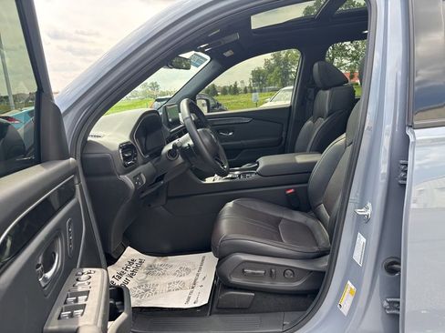 Certified 2025 Honda Pilot Black Edition image 35