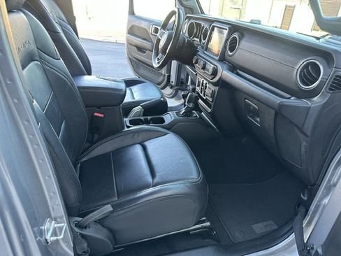 Used 2018 Jeep Wrangler Unlimited Sahara AWD/4WD image 28