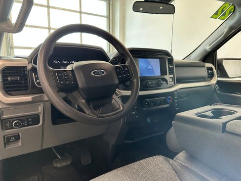 Used 2022 Ford F150 XLT w/ Trailer Tow Package image 9