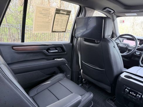 Used 2025 GMC Yukon Denali w/ Denali Reserve Package image 39