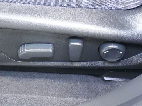 Used 2025 Subaru Crosstrek 2.0i Premium image 17