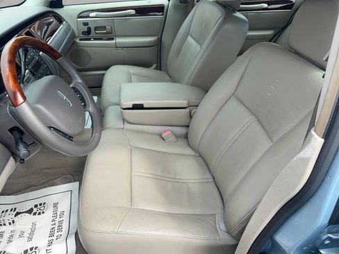 Used 2008 Lincoln Town Car Signature Limited RWD image 15
