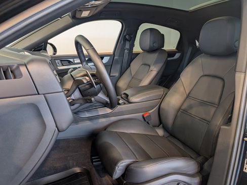 Used 2024 Porsche Cayenne Coupe image 13