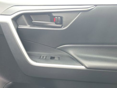 Used 2022 Toyota RAV4 LE image 11