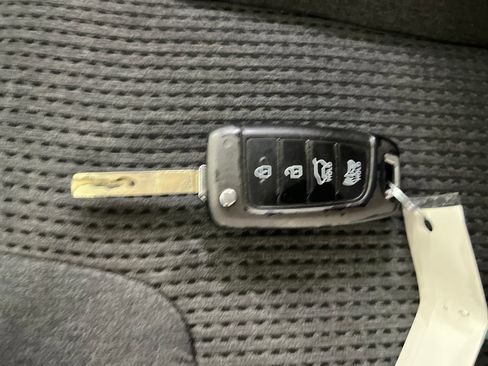Used 2019 Hyundai Santa Fe SE FWD image 31