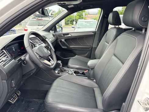 Used 2023 Volkswagen Tiguan SE R-Line AWD/4WD image 10