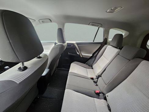 Used 2015 Toyota RAV4 LE FWD image 8