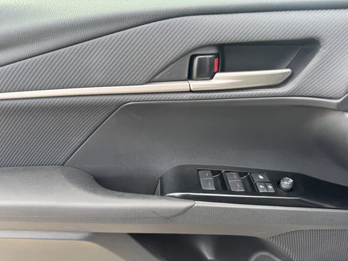 Used 2025 Toyota Camry SE w/ Convenience Package image 9