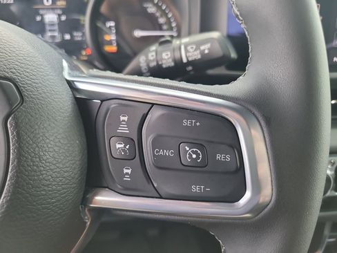 Used 2025 Jeep Wrangler Unlimited Sahara w/ Safety Group image 28