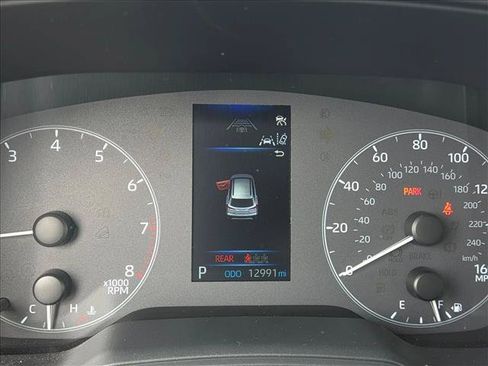 Used 2024 Toyota Corolla Cross L FWD image 11