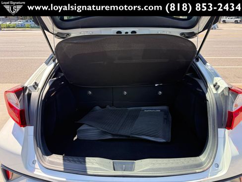 Used 2018 Toyota C-HR XLE FWD image 9