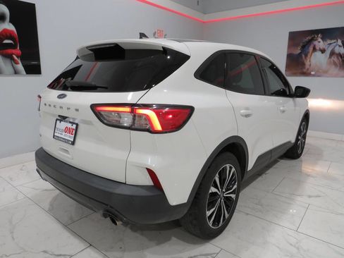 Used 2021 Ford Escape SE w/ SE Sport Appearance Package image 4