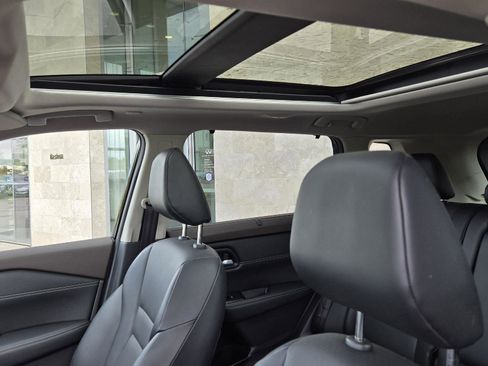 Used 2022 Nissan Rogue SV w/ SV Premium Package image 7