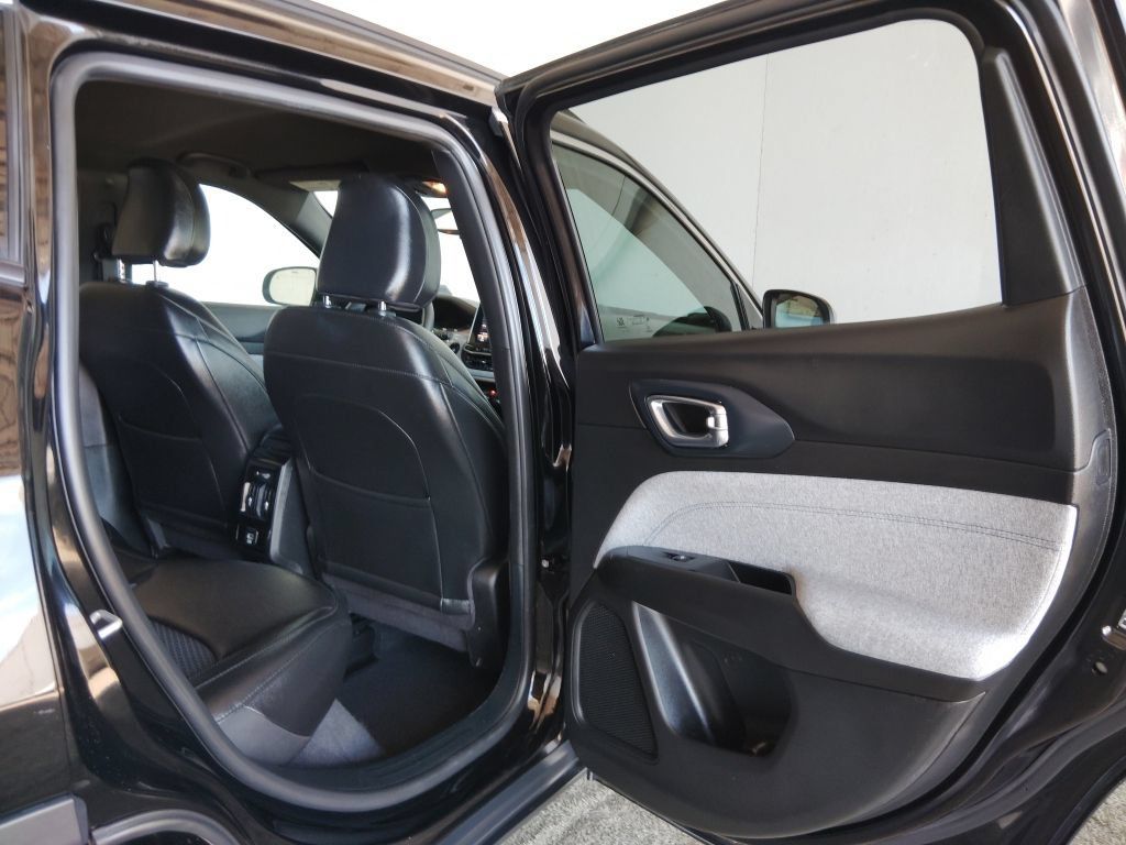 Used 2024 Jeep Compass Latitude AWD/4WD image 14