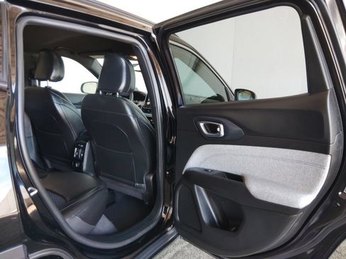 Used 2024 Jeep Compass Latitude AWD/4WD image 14