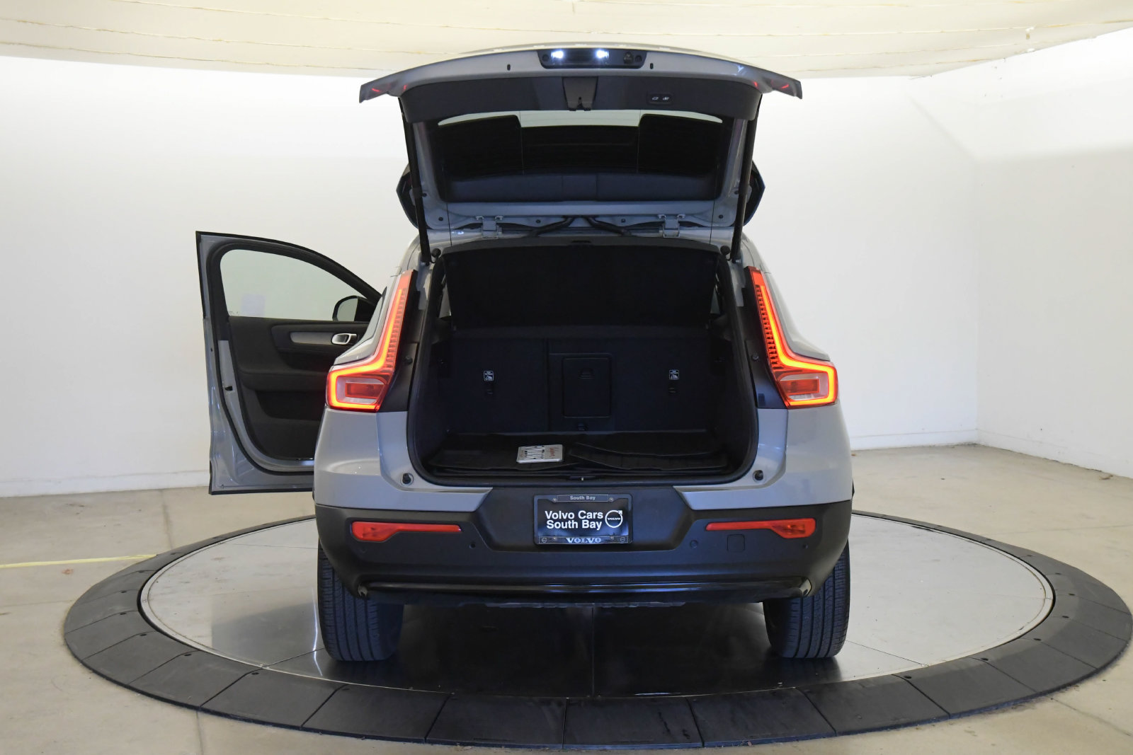 Used 2026 Volvo XC40 B5 Ultra w/ Climate Package AWD/4WD image 25