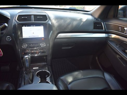 Used 2019 Ford Explorer XLT w/ Equipment Group 202A FWD image 33