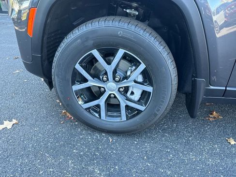 New 2025 Jeep Grand Cherokee L Laredo w/ Luxury Tech Group I image 24