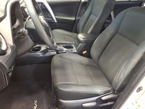 Used 2017 Toyota RAV4 LE w/ Carpet Mat Package AWD/4WD image 18