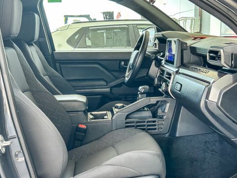 Used 2025 Toyota Tacoma SR5 AWD/4WD image 16