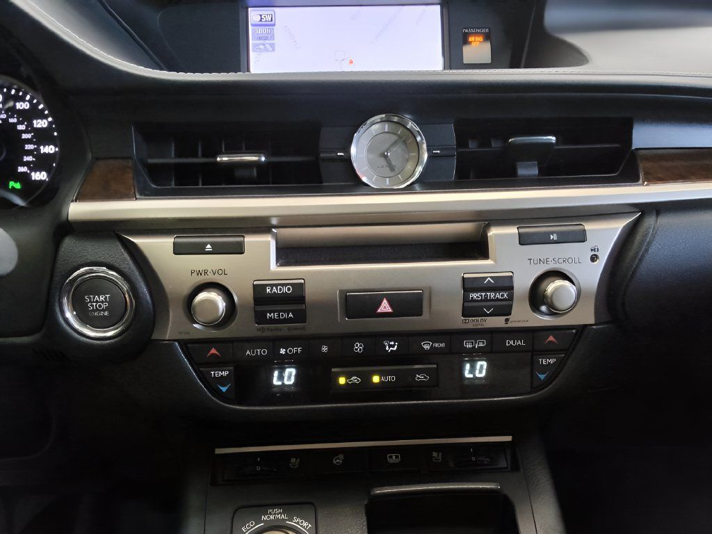 Used 2014 Lexus ES 350 w/ Luxury Package FWD image 18