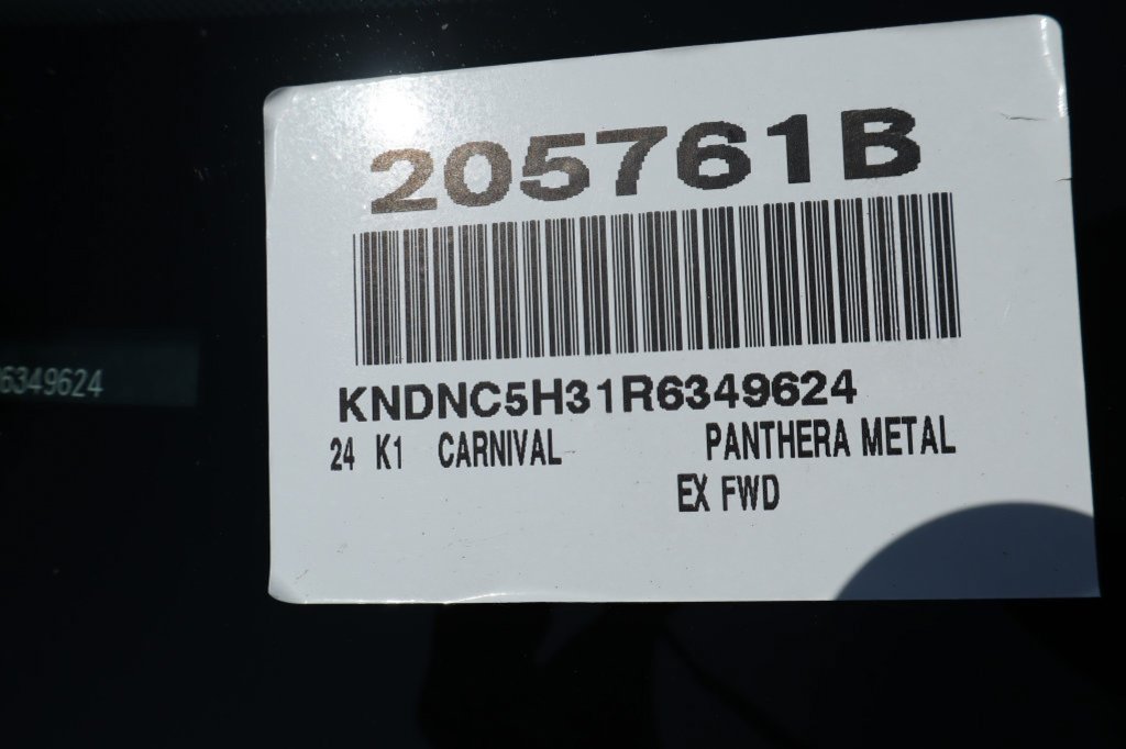 Used 2024 Kia Carnival EX FWD image 37