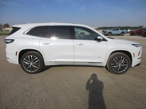 New 2026 Buick Enclave Avenir image 3