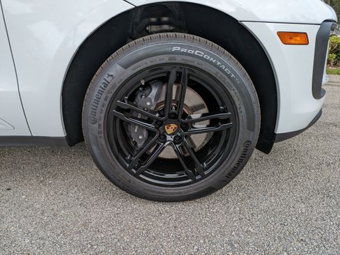 Used 2023 Porsche Macan image 10