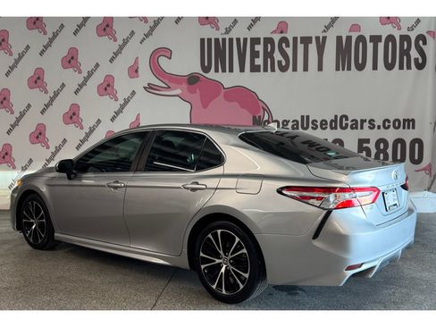 Used 2020 Toyota Camry SE FWD image 12