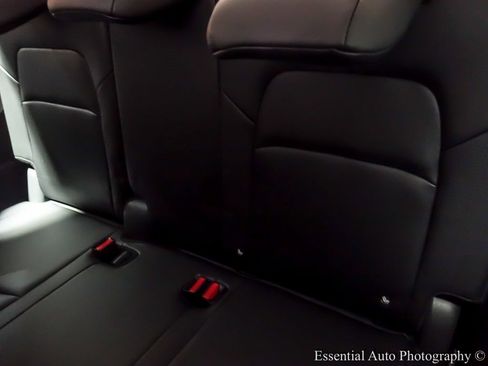 Used 2023 Nissan Pathfinder SL image 16