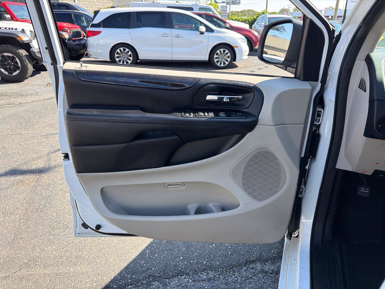 Used 2017 Dodge Grand Caravan SE w/ Power Window Group FWD image 25