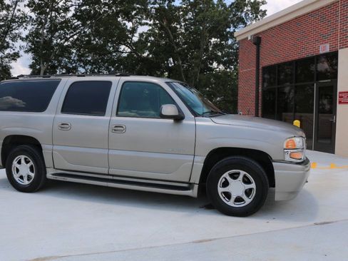 Used 2001 GMC Yukon XL Denali AWD/4WD image 53