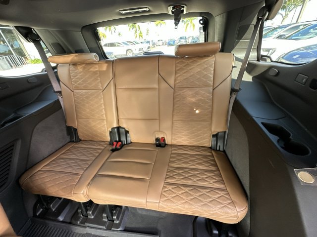 Used 2024 Cadillac Escalade Premium Luxury AWD/4WD image 31