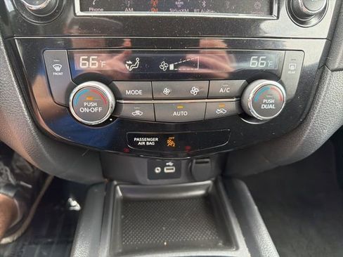 Used 2020 Nissan Rogue SV image 25