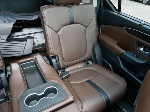 Used 2025 Honda Pilot Elite image 14