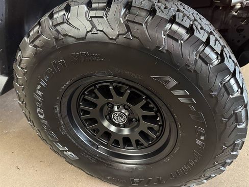 Used 2021 Jeep Wrangler Unlimited Sahara w/ Dual Top Group image 11