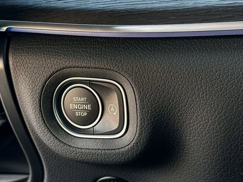 Certified 2025 Mercedes-Benz GLS 450 4MATIC image 17