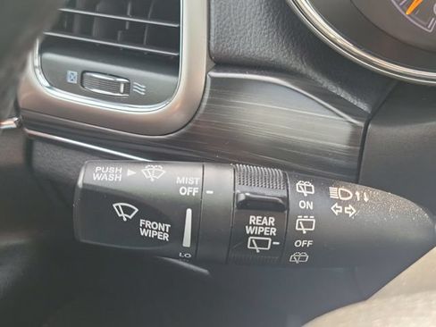 Used 2022 Jeep Grand Cherokee Limited AWD/4WD image 11