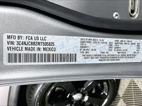 Used 2021 Jeep Compass Latitude FWD image 31