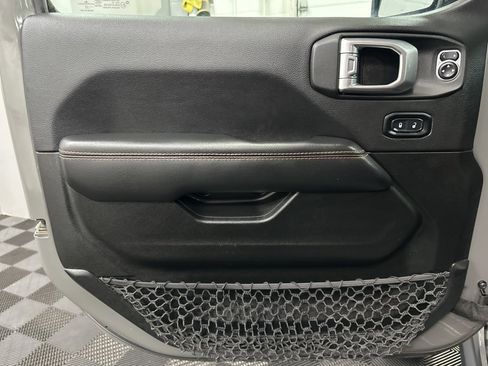 Used 2022 Jeep Gladiator Mojave w/ Cold Weather Group image 18