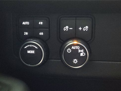 Used 2022 Chevrolet Suburban Z71 w/ Luxury Package image 46