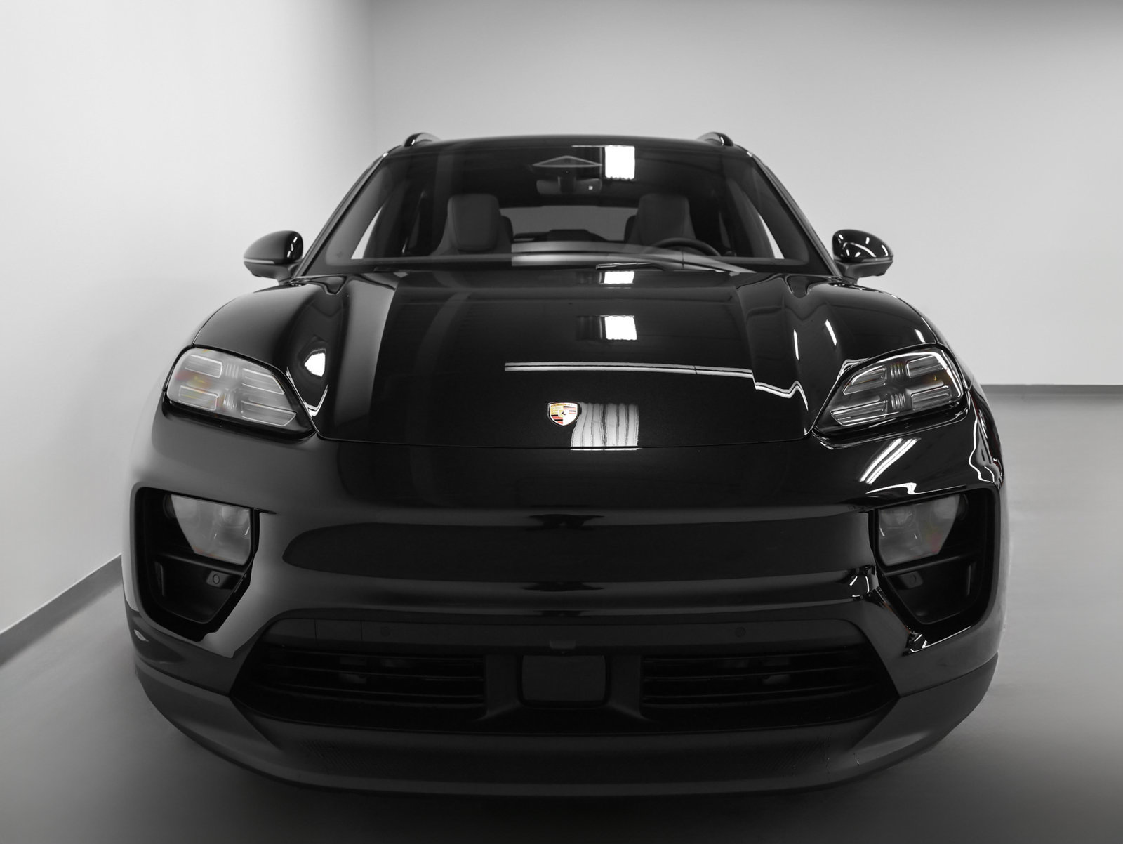 Certified 2026 Porsche Macan 4 Electric AWD/4WD image 8