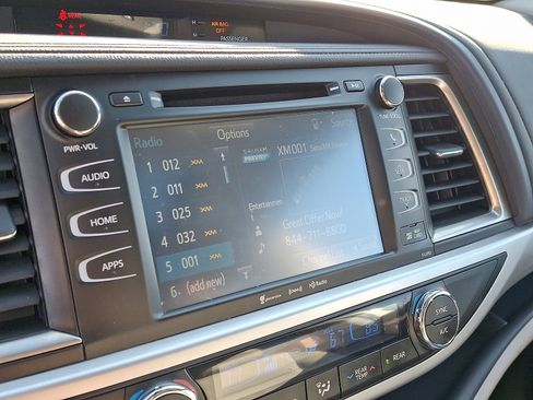 Used 2019 Toyota Highlander XLE image 18