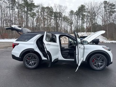 New 2025 Ford Explorer ST w/ Sun And Sound Package image 28